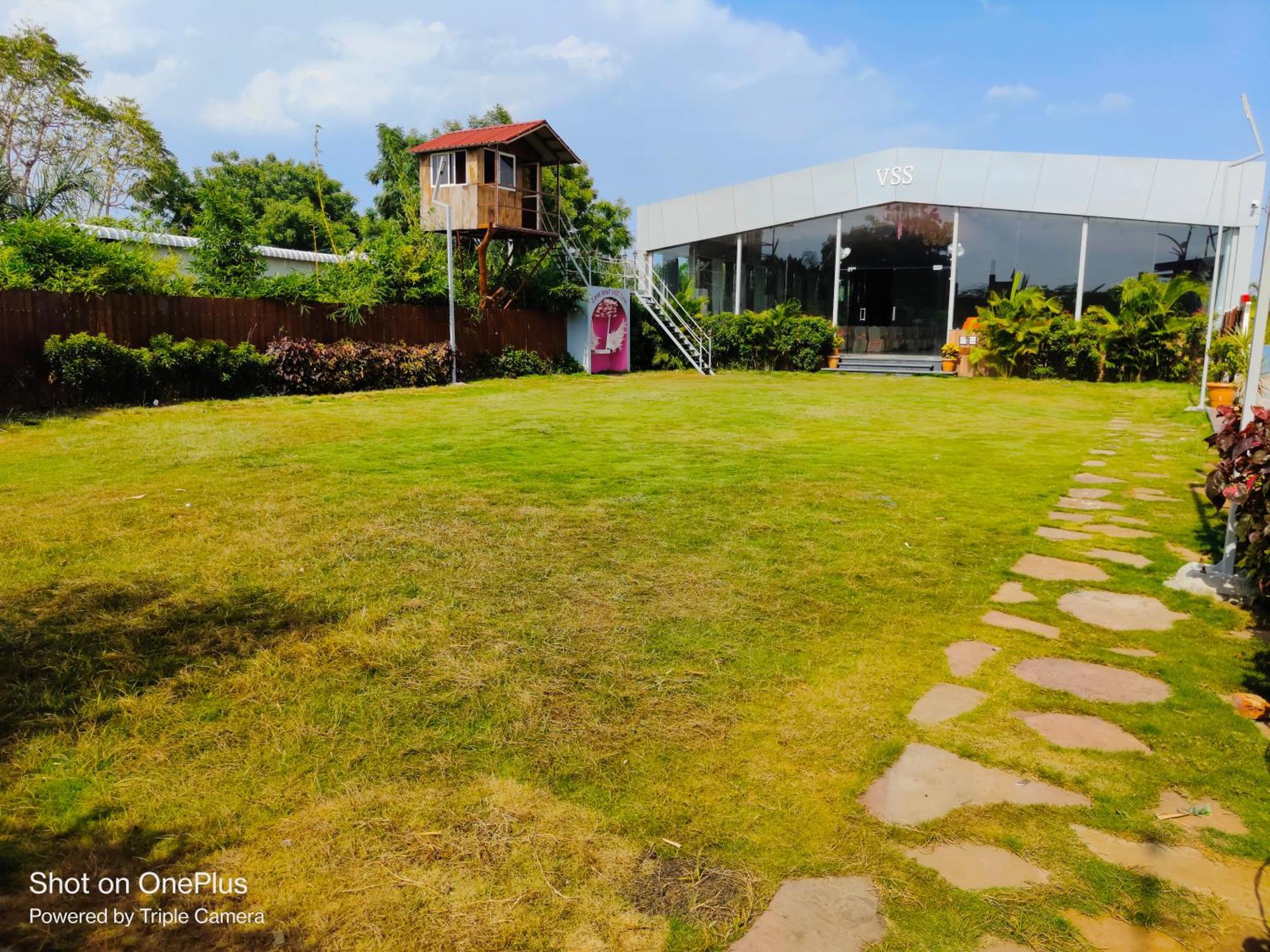 Vss Lawns & Resorts Llp Shahada 외부 사진